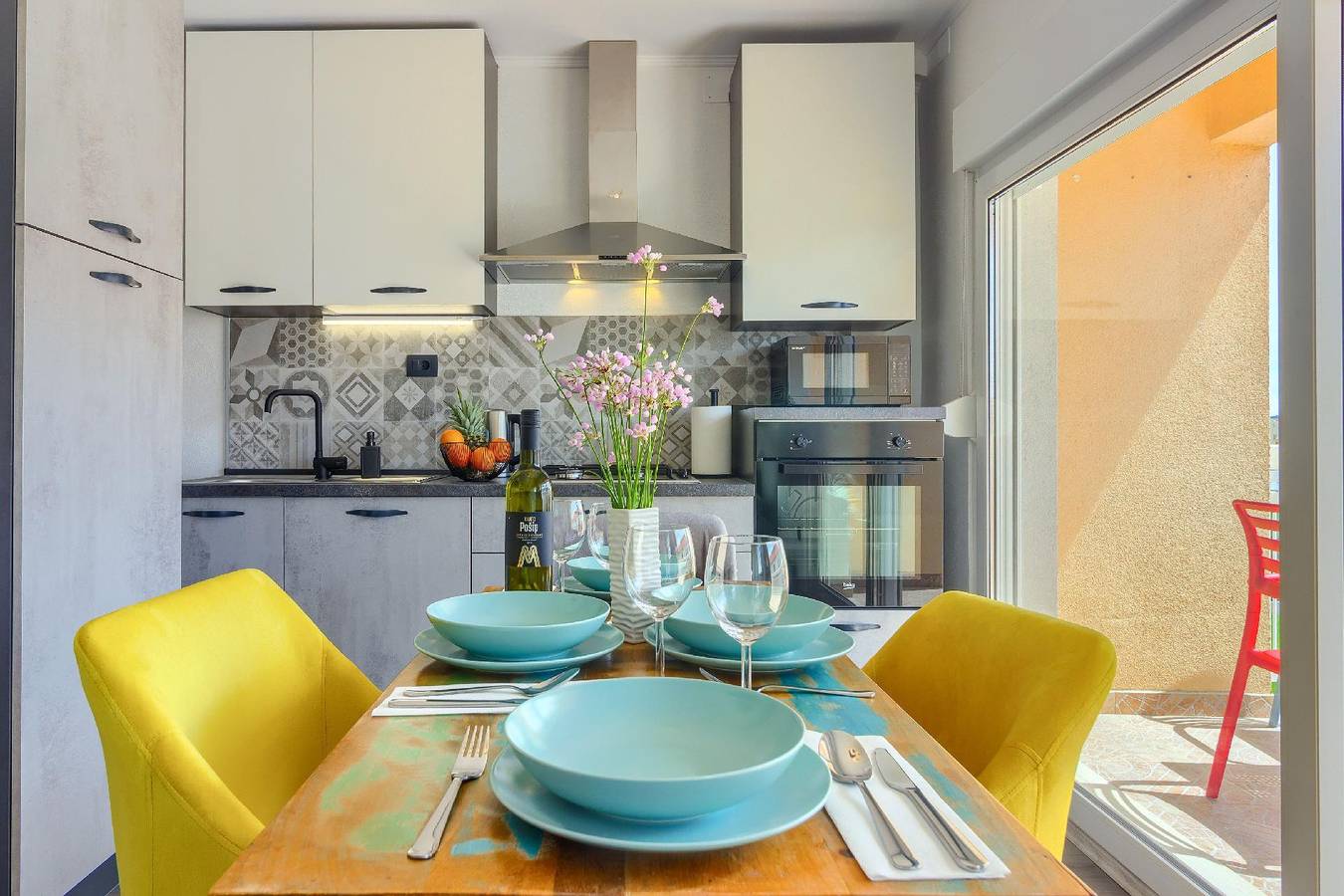 Ganze Ferienwohnung, Brandneue Design-Wohnung mit großer Terrasse in Kastel Stafilic, Kaštela