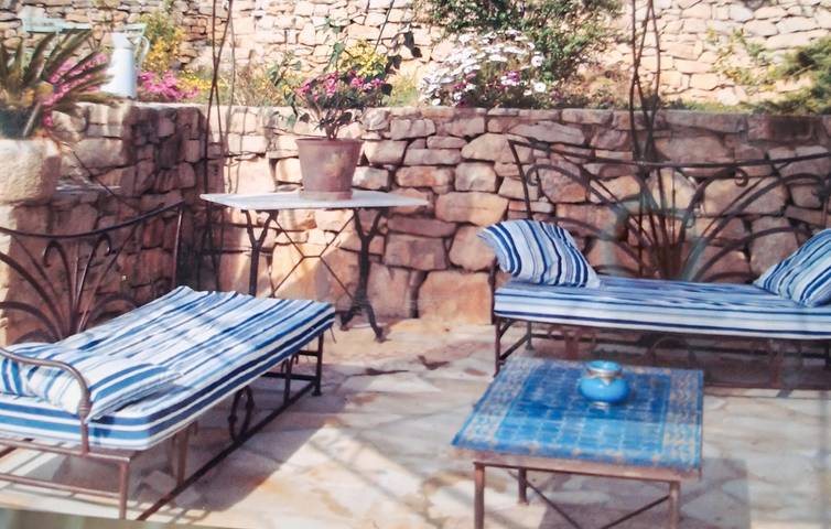 Location de vacances pour 6 personnes, avec terrasse ainsi que jardin et piscine à Solliès-Toucas - 3