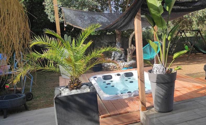 Vakantiehuis voor 8 personen, met tuin en whirlpool - 1