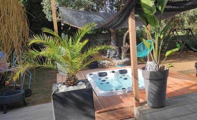 Location de vacances pour 8 personnes, avec jardin et jacuzzi à Vinassan