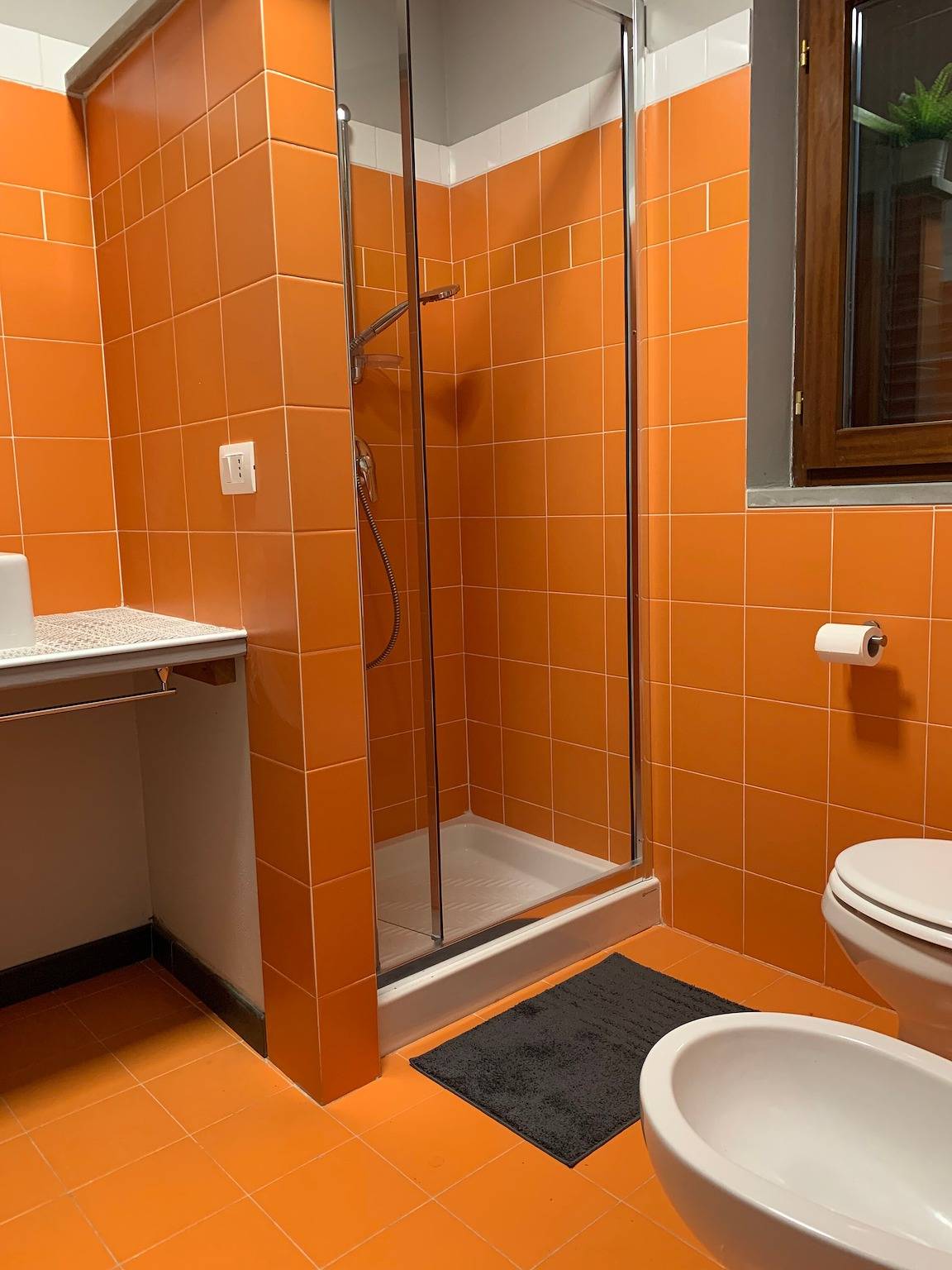 Ganze Wohnung, Apartment 'Gipsy Rose - Pink Rose' mit Bergblick, Gemeinschaftsgarten und Wlan in Sarzana, Naturpark Montemarcello-Magra-Vara