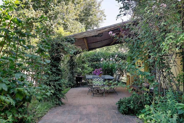Casa Vacanze Le Camelie with Private Pool, Wi-Fi, and Air Conditioning in Vecchiano, Italian Riviera