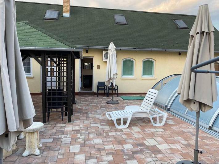 Ferienhaus für 8 Personen, mit Ausblick und Terrasse sowie Garten und Pool in Siofok