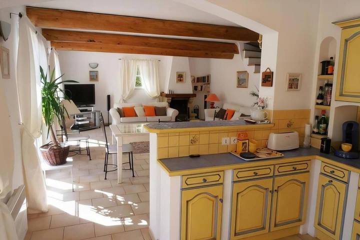 Location de vacances pour 6 personnes, avec piscine ainsi que jardin et terrasse, animaux acceptés à Saint-Maurice-sur-Eygues - 4