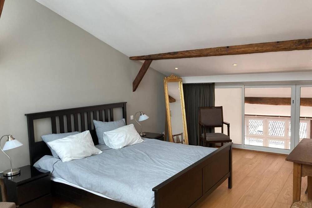 Appartement entier, Vues superbes, appartement confortable en  centre village in Aubeterre-sur-Dronne, Charente