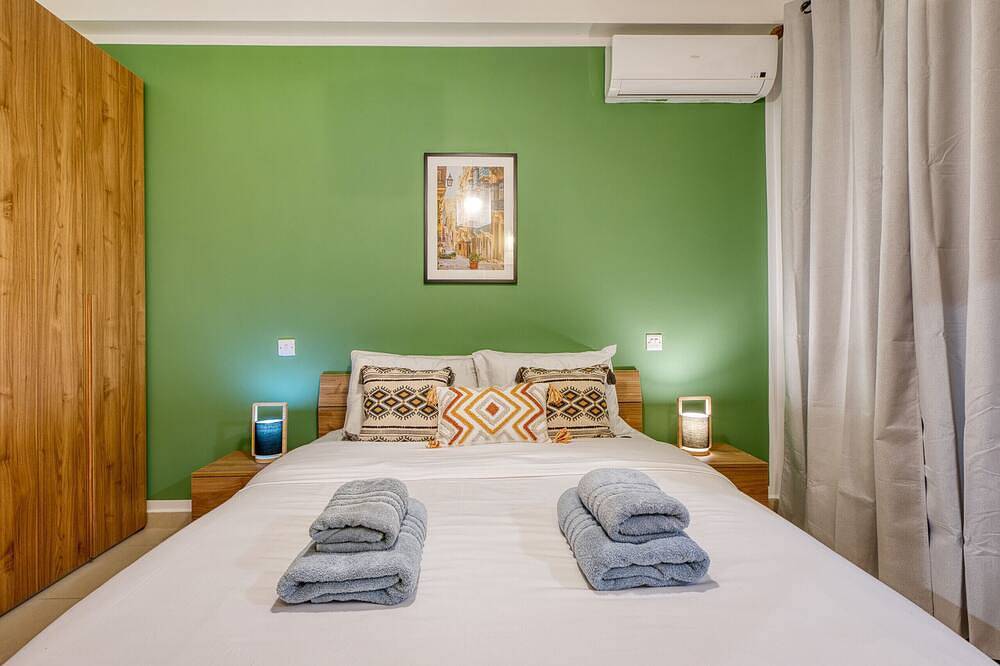 Geheel appartement, Spacious 2 bedroom apartment in Spinola Bay Cgre1-1 in Paceville, San Giljan