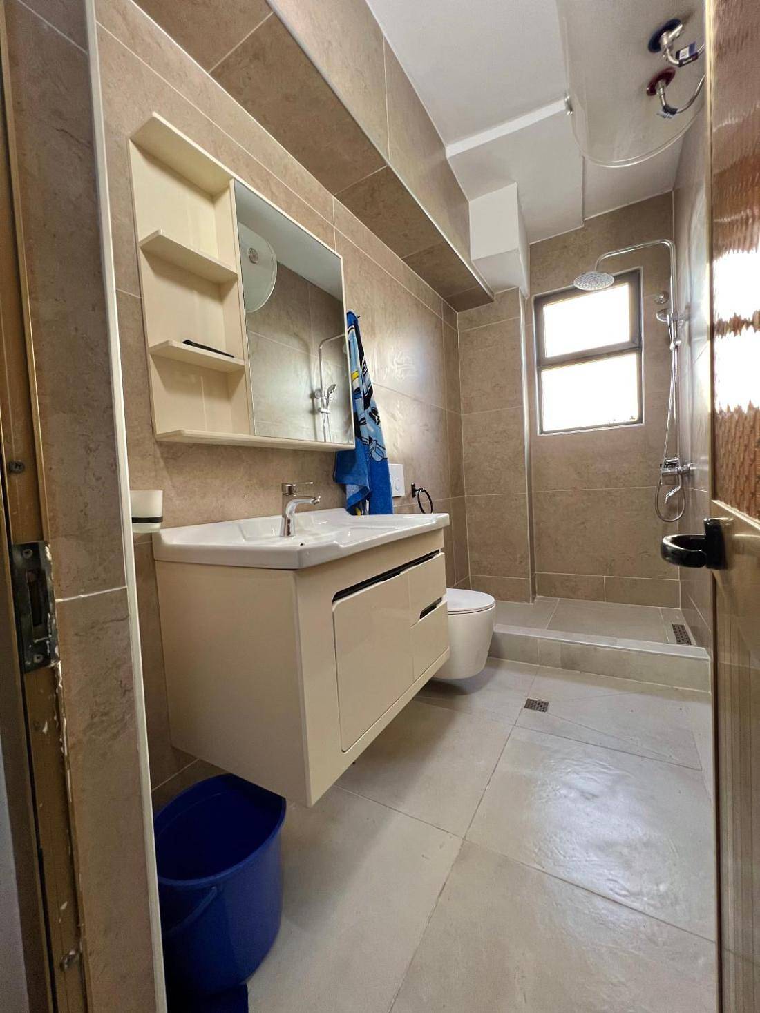 Geheel appartement, Vakantieappartement voor 2 personen met balkon in Durrës (stad), Albanië