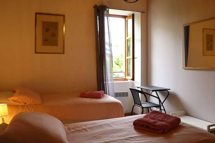 Gîte pour 4 personnes, avec balcon et piscine à Canaules-et-Argentières - 2