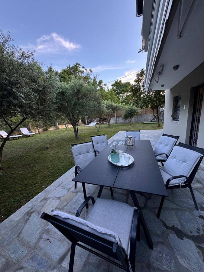 Location de vacances pour 6 personnes, avec terrasse et jardin dans (Nea) Vrasna - 3