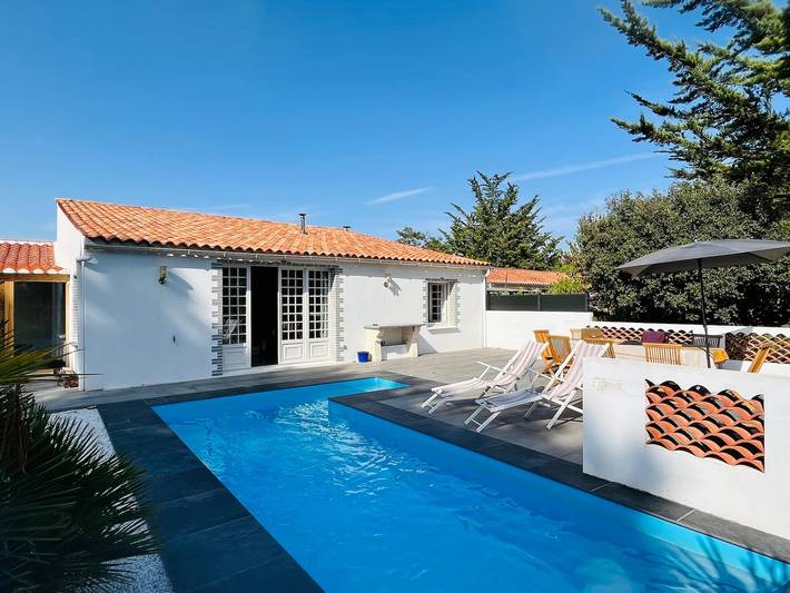 Vakantiehuis voor 10 personen, with terras and zwembad as well as tuin in Longeville-sur-Mer