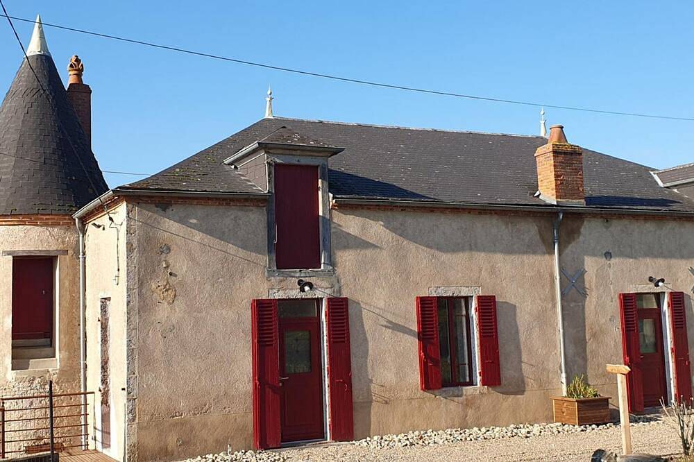 Maison de famille 19ᵉ avec terrasse et jardin, idéal pour 10 pers. in Cindré, Région de Vichy