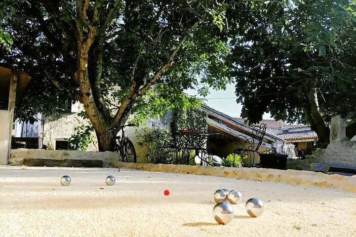 Location de vacances pour 6 personnes, avec Jacuzzi ainsi que Terrasse et Jardin à Salles-sur-Mer