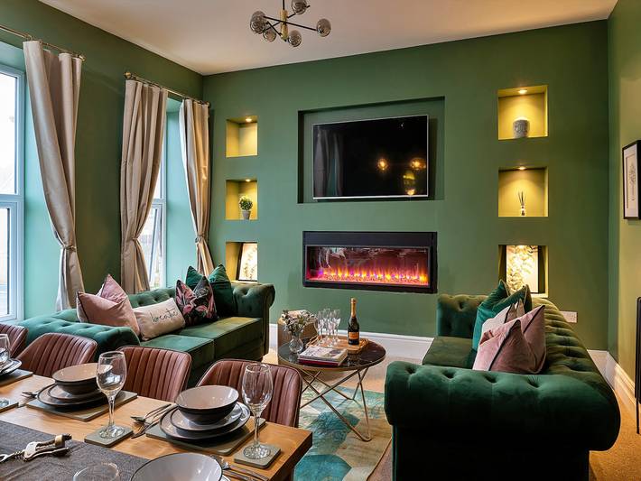 Holiday rental for 11 people, with terrace and hot tub, child-friendly in Pwllheli