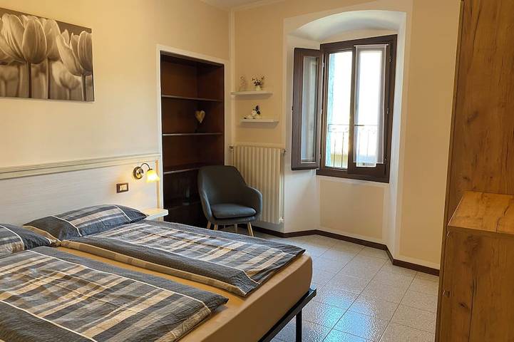 Ganze Wohnung, Casa Enrica, bis 4 Pers., 200m bis zum See, sehr ruhig und romantisch gelegen in Idro, Gardasee-Berge