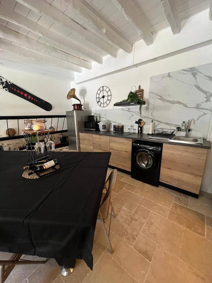 Charmante Maison Attenante avec jardinet privé in Tousson, Parc naturel régional du Gâtinais français