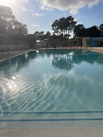 Camping pour 6 personnes, avec jardin ainsi que piscine et jacuzzi dans Claouey