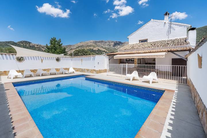 Casa rural para 12 personas, con Balcón y Jardín