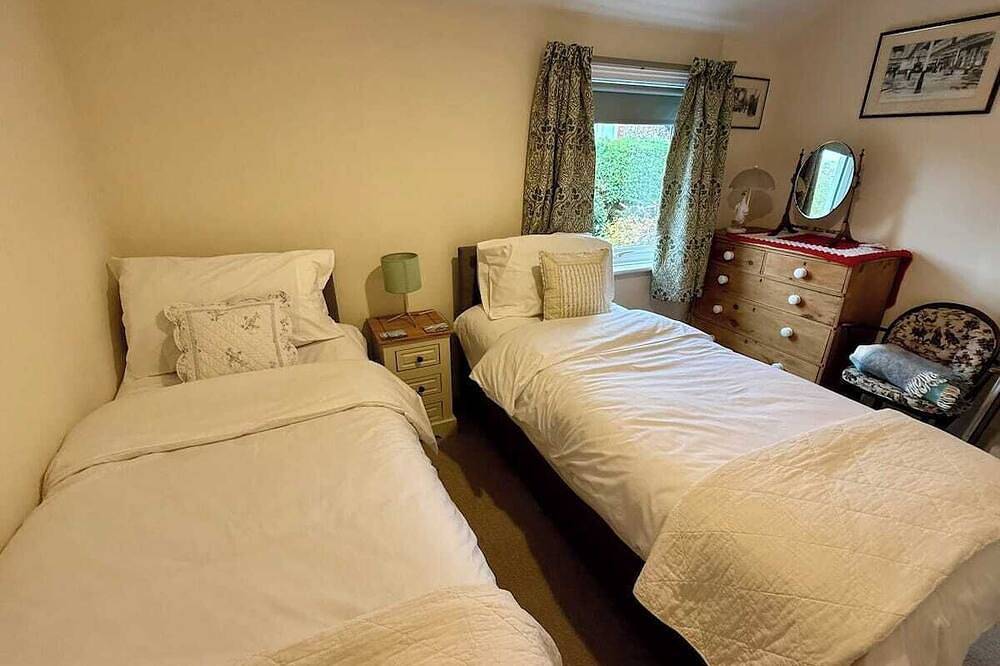 Charming Cottage Retreat with Garden in Historic Old Town, Eastbourne in Eastbourne, East Sussex