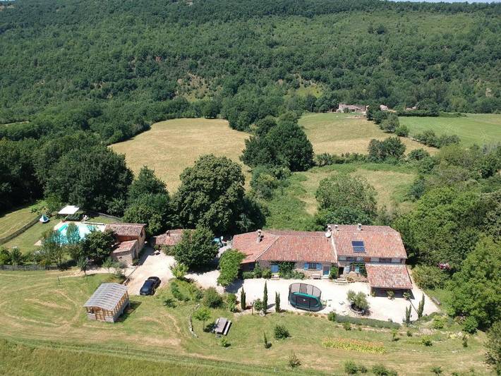 Location de vacances pour 24 personnes, avec Jacuzzi et Terrasse ainsi que Jardin et Piscine à Bruniquel