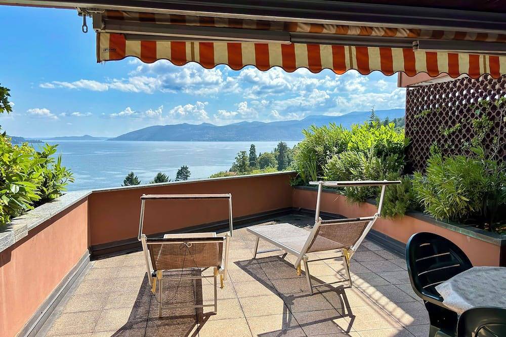 Ganze Wohnung, Attraktive 2-Zimmer-Wohnung mit Sonnenbalkon, Pool und Traumseesicht in Susello, Ghiffa
