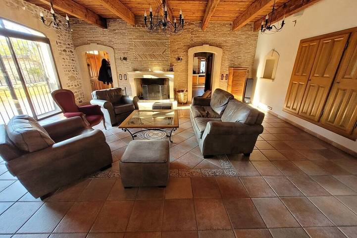 Gîte pour 8 personnes, avec jardin et piscine à Saint-Geniès-de-Comolas - 2