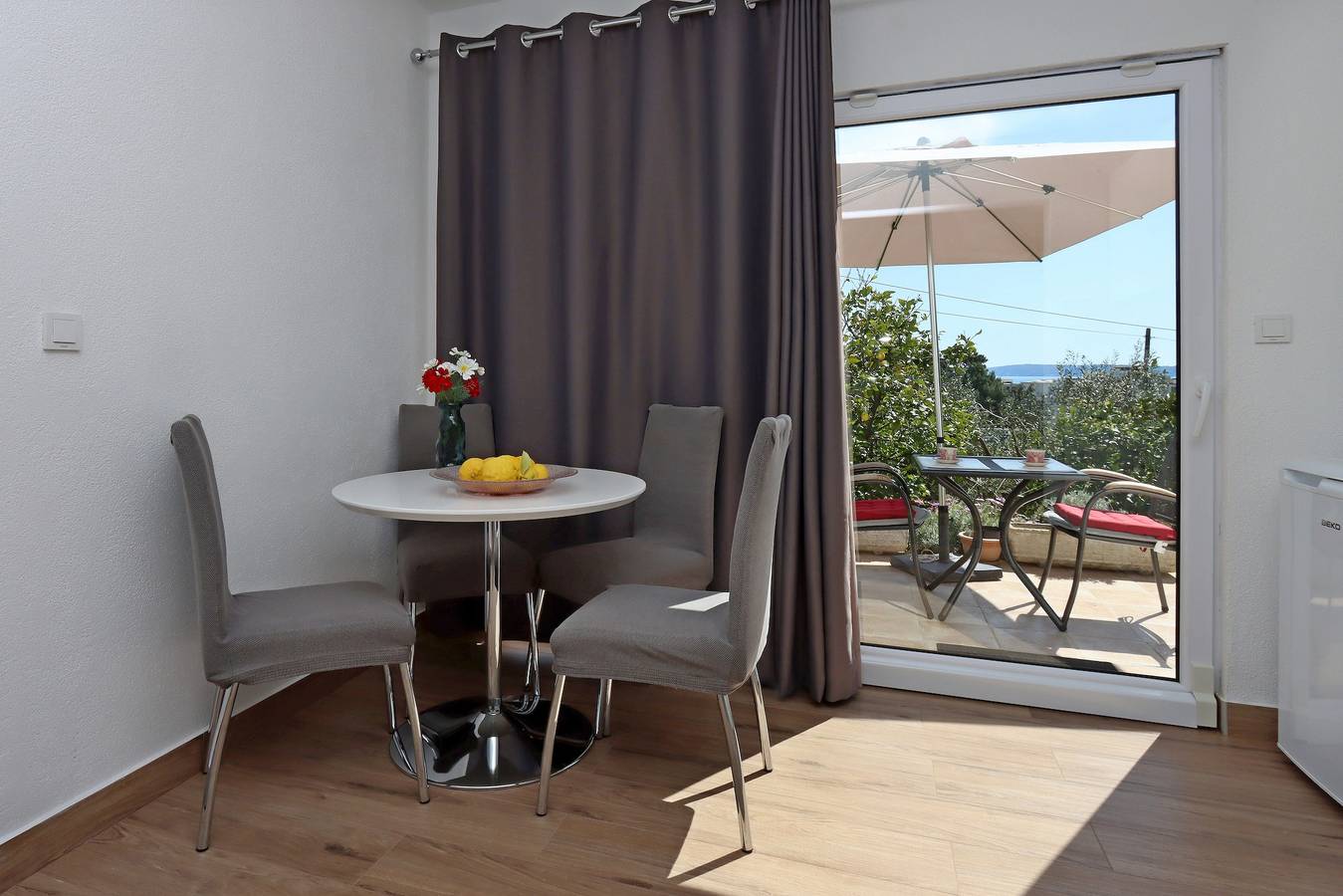 Apartamento entero, Apartamento-estudio con una terraza Suha Punta, Rab -a in Kampor, Rab