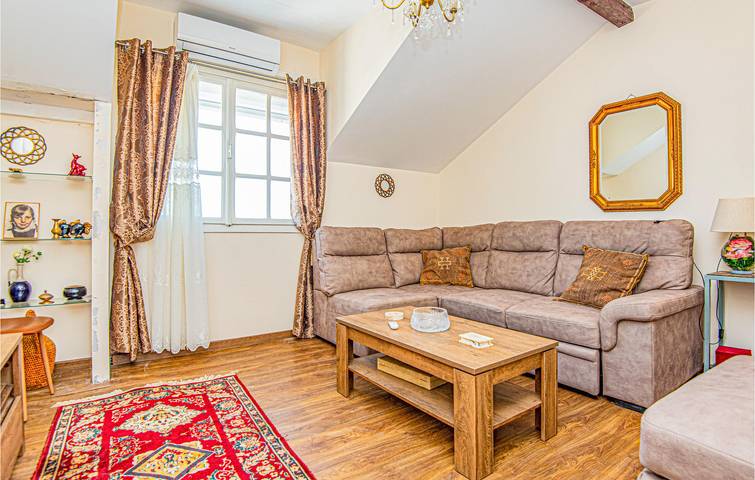 Ganze Ferienwohnung, Stilvolles Apartment mit Panoramablick in der Nähe von Raslina und dem Fluss Krka in Raslina, Šibenik-Knin