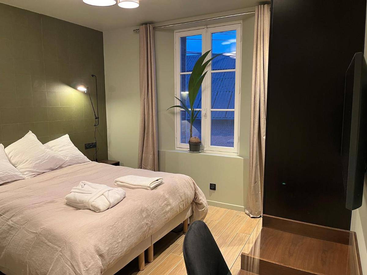 Double Room with Private External Bathroom in Villers-Cotterêts, Aisne