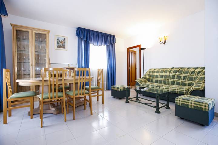 Gîte pour 6 personnes, avec piscine ainsi que balcon et vue dans La Pineda - 4