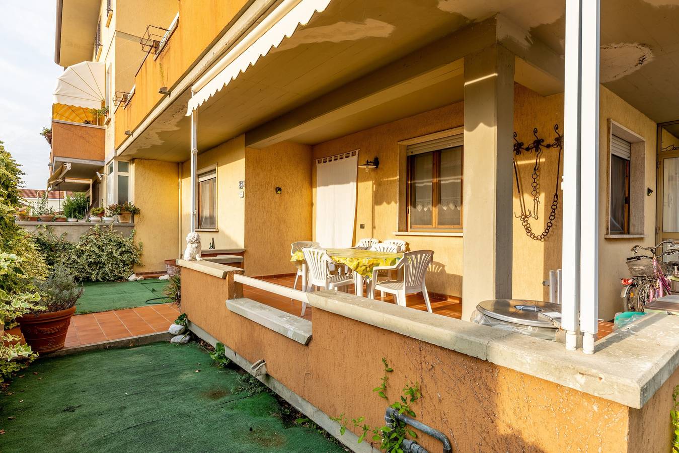 Casa vacanze 'Villetta Girasole' con terrazza privata, giardino privato e Wi-Fi in Torre del Lago Puccini, Viareggio