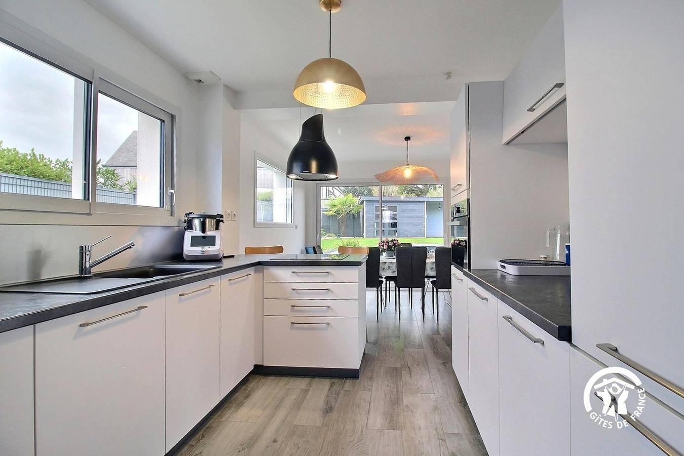 Ferienhaus mit Pool, Parkplatz und WiFi, 2km bis Grande Plage in Saint-Gildas-de-Rhuys, Côte des Mégalithes