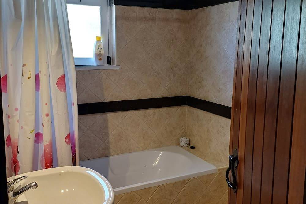 Casa de campo aislada de 2 dormitorios con piscina privada en el campo de senderismo in Garvão e Santa Luzia, Beja Distrikt