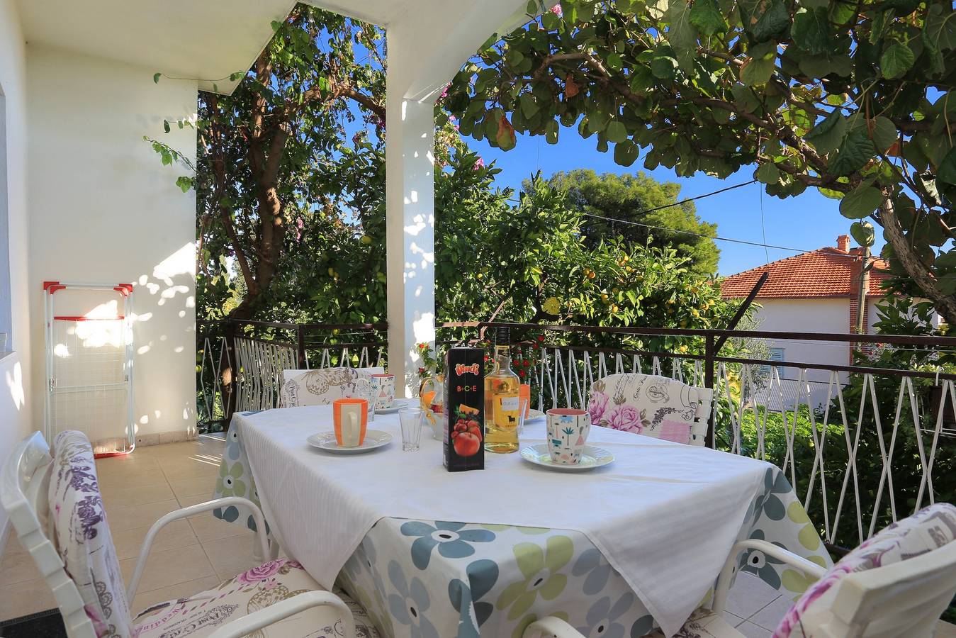 Ganze Wohnung, 2-Zimmer-Ferienwohnung mit Terrasse und Meerblick Seget Donji, Trogir A-2029-b in Trogir, Split-Dalmatien