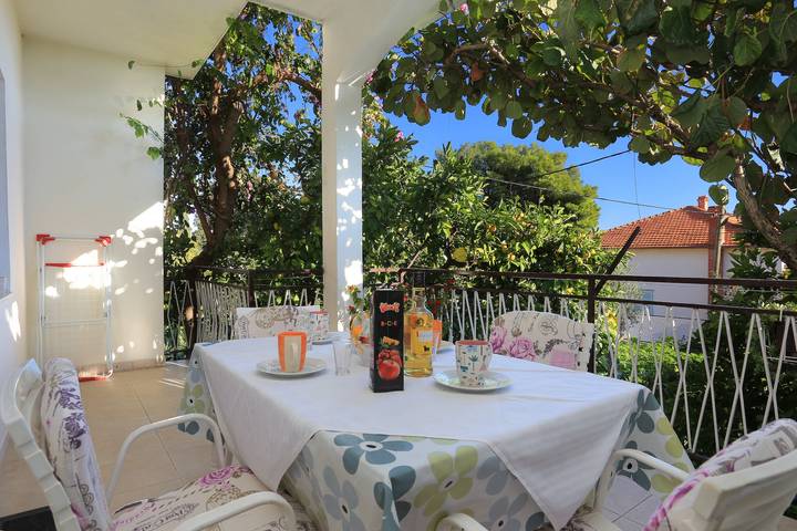 Ferienwohnung für 4 Personen, mit Balkon/Terrasse in Trogir