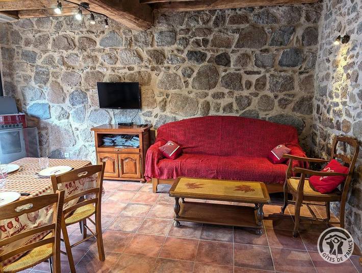 Gîte pour 6 personnes, avec terrasse à Montrottier - 4