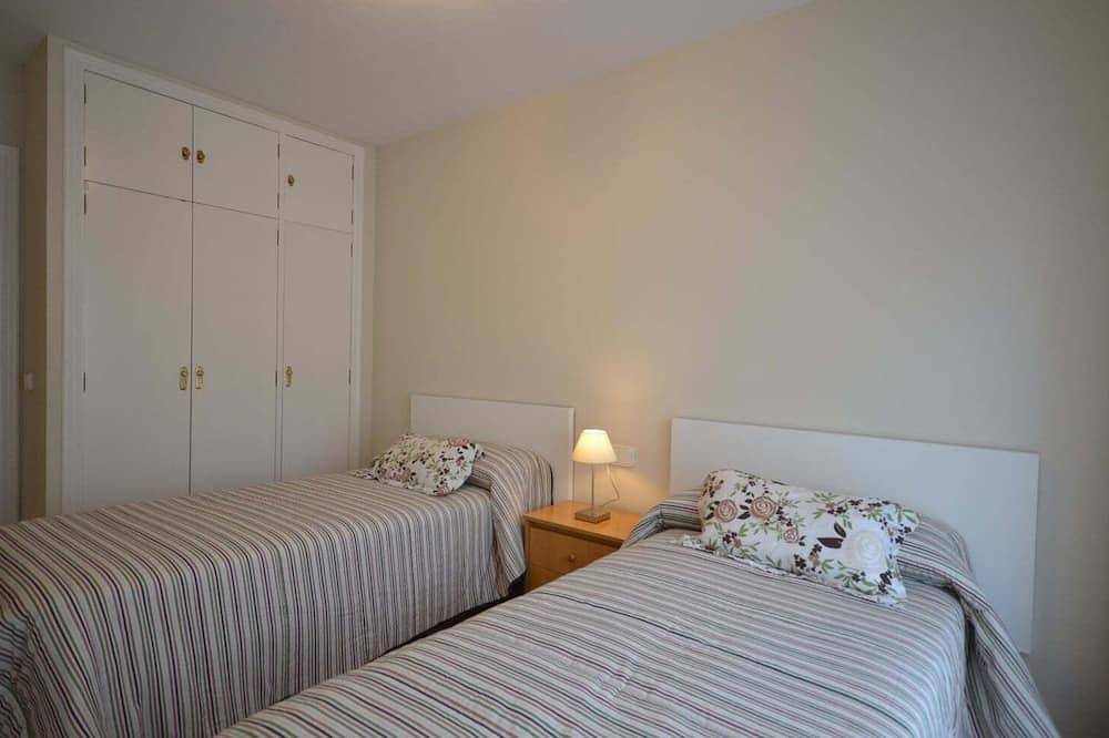 Entire apartment, Modern and cozy apartment in Sanxenxo at 300 m. from the beach of Silgar. in Sanxenxo, Rías Baixas
