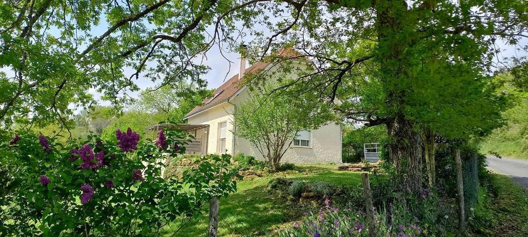 Location de vacances pour 4 personnes, avec jardin et vue à Alvignac