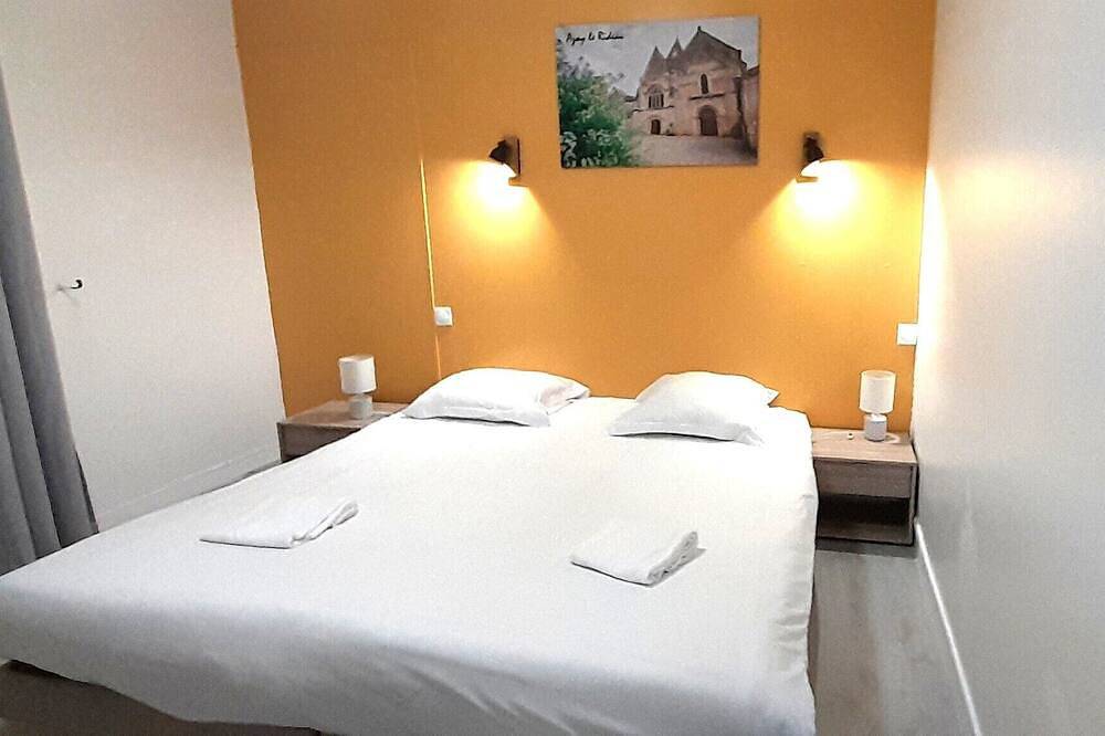 Entire apartment, Chez Benjamin -> 4 to 6 people in the center of Azay in Azay-le-Rideau, Loire Valley