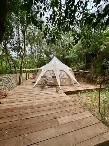 Tente pour 4 personnes, avec vue et terrasse ainsi que piscine et jardin dans les Pyrénées-Orientales