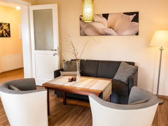 Ferienwohnung für 7 Personen, mit Balkon und Whirlpool sowie Garten und Pool in Garz/Rügen - 2