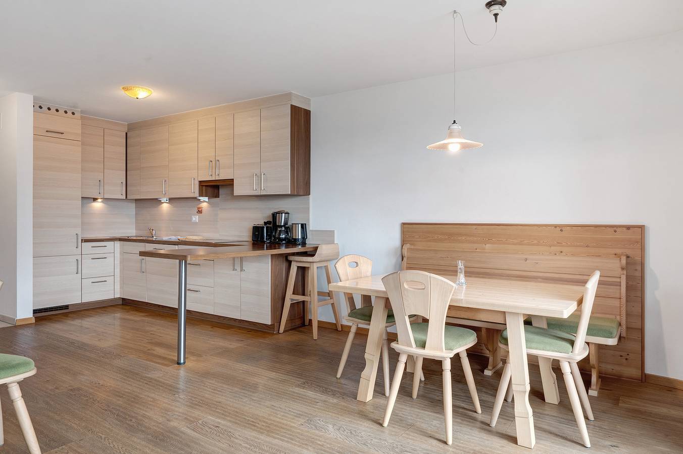 Entire apartment, Apartment 'Residence Nussbaumer Apt A' with Mountain View, Shared Pool and Wi-Fi in Seis am Schlern, Kastelruth
