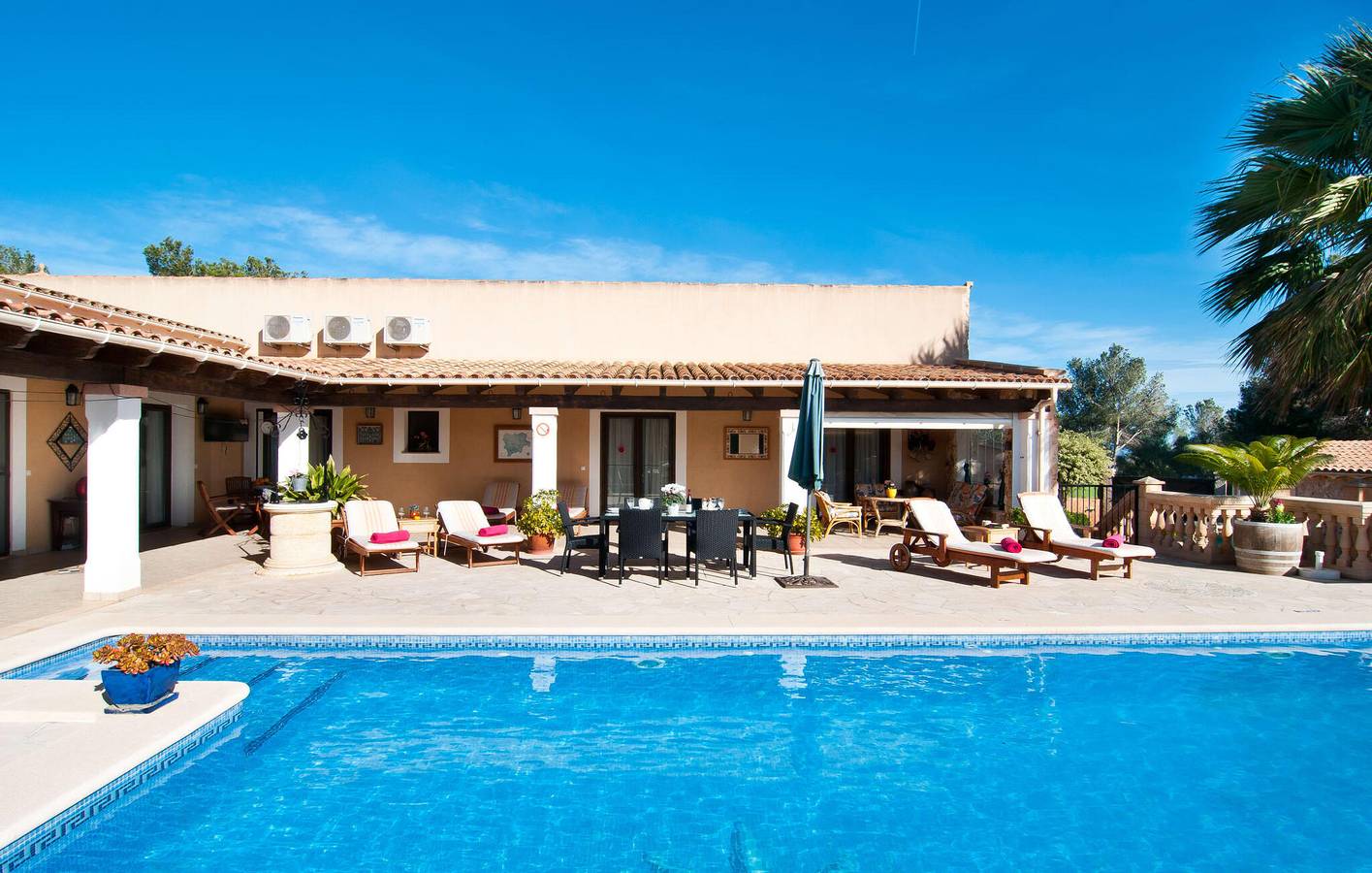 Refugio junto al mar con piscina y terraza, a 2 km de Cala Marçal in Portocolom, Felanitx