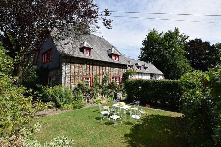 Location de vacances pour 6 personnes, avec terrasse ainsi que vue et jardin dans Grand Halleux - 2