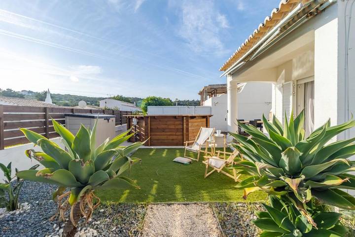 Casa de huéspuedes para 2 personas, con Jardín y Piscina en Luz