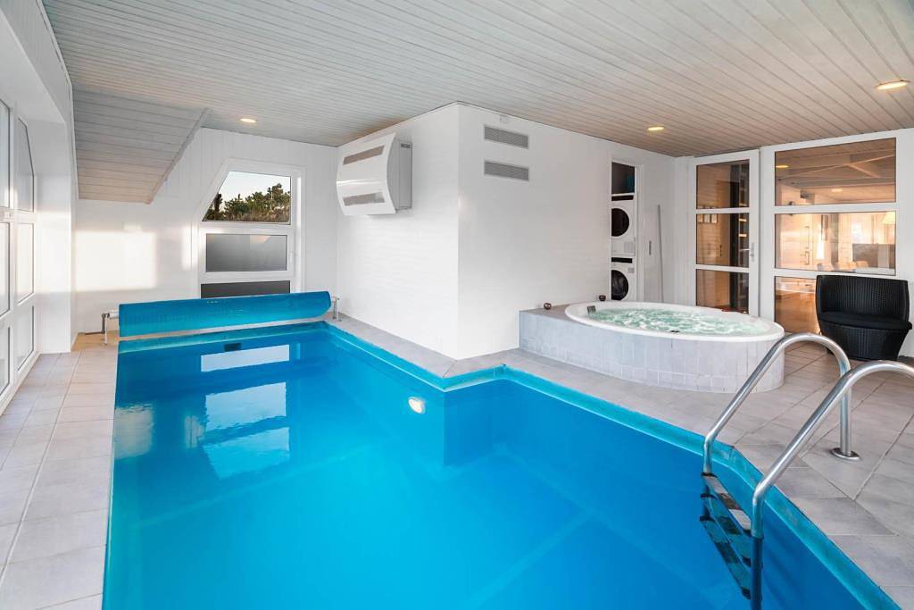 Ferienhaus in Henne Strand für 8 Personen – mit Pool, Sauna & Whirlpool  in Henne, Varde