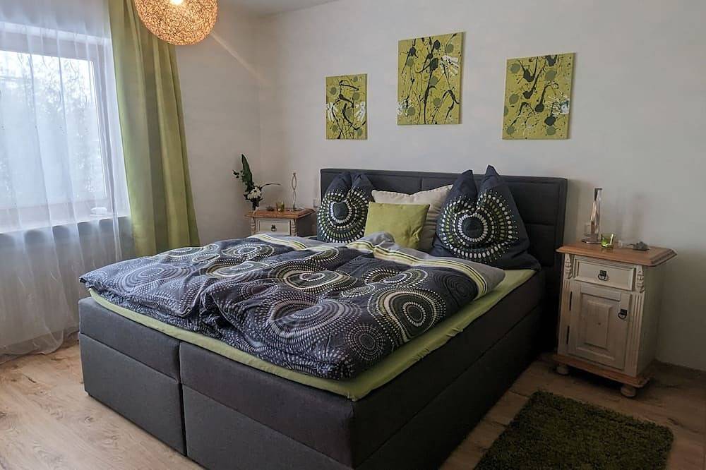 Ganze Wohnung, Ferienwohnung 64qm im Erdgeschoss mit 1 separatem Schlafzimmer in Pittenhart, Chiemsee