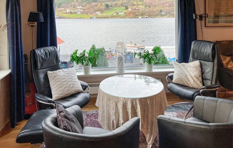 Ferienhaus für 9 Personen mit Terrasse in Åmsosen, Vindafjord