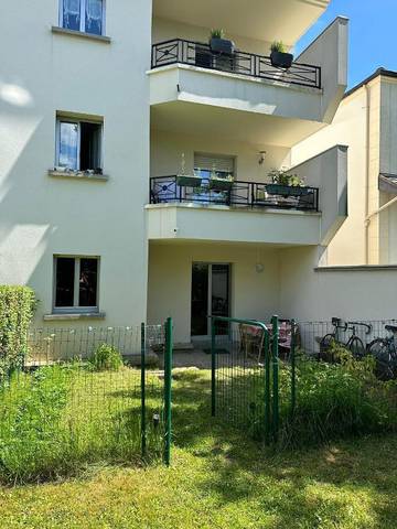 Gîte pour 2 personnes, avec terrasse ainsi que jardin et vue à Le Raincy