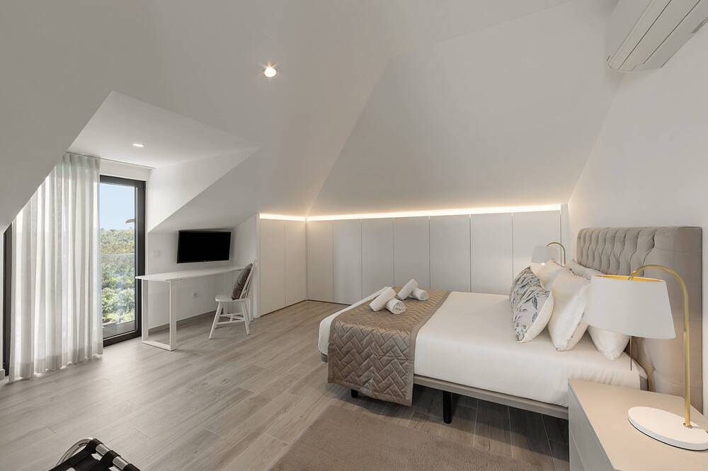 Lux House - Exclusive Retreat w/ Pool & View, foto 7
