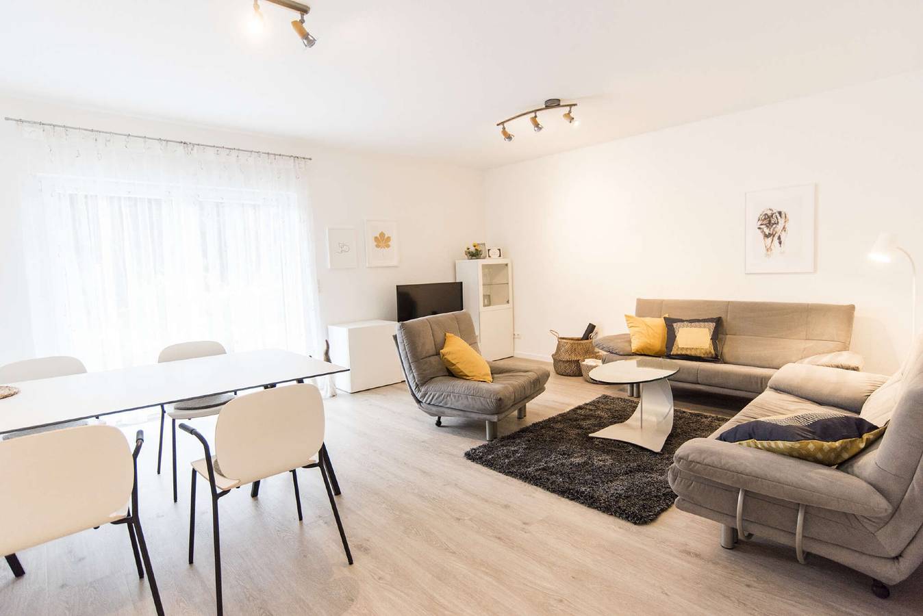 Ganze Wohnung, Ferienwohnen in der "Fewo Am Holing" mit herrlichem Ausblick, privater Terrasse und Wlan in Bischoffen, Naturpark Lahn-Dill-Bergland